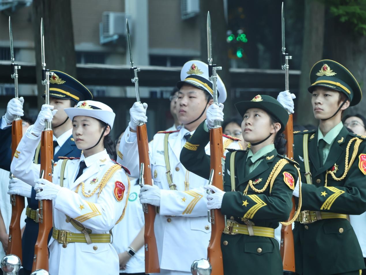 诗颂长征志 青春启新程——伟德国际bevictor1946...
